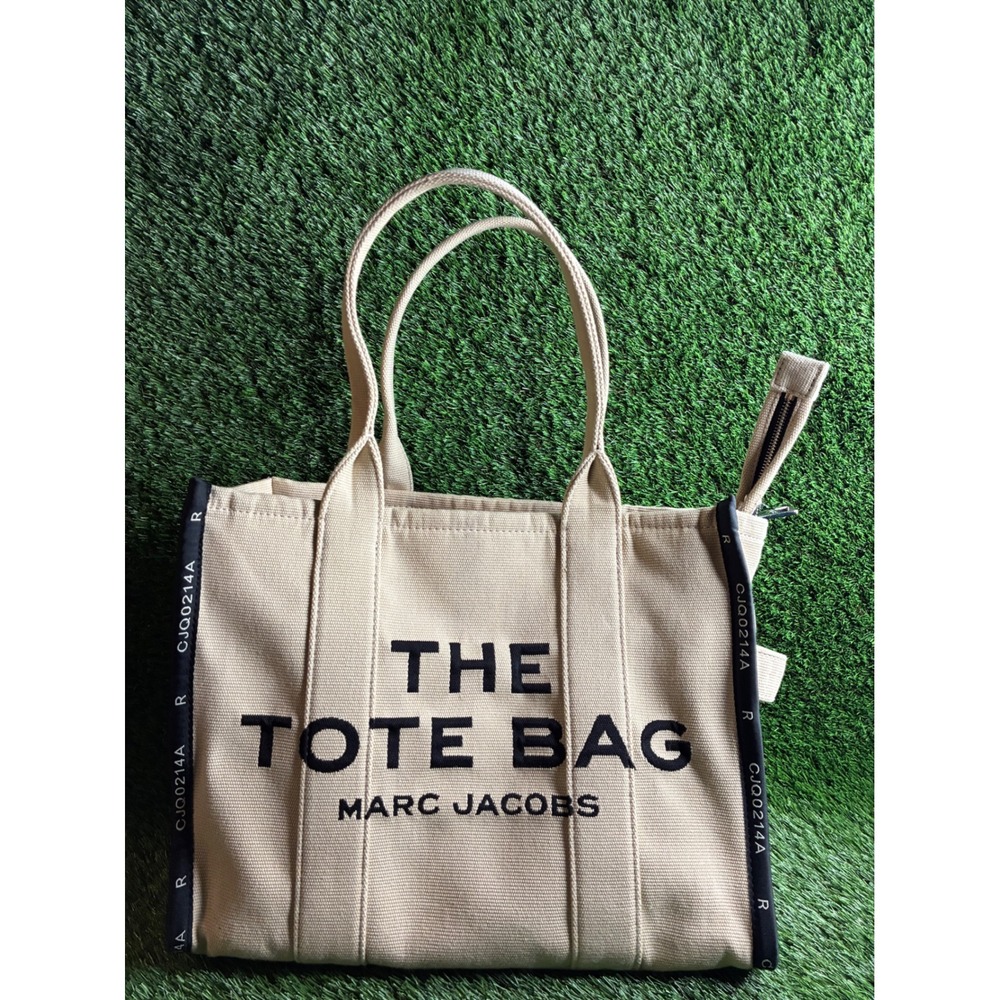 Marc Jacobs The Tote Bag Beige Canvas Medium Zipper Shopper M0017048 263